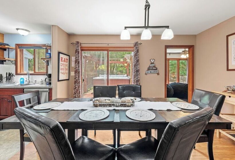 The Great Escape By Avantstay Game Room, Hot Tub