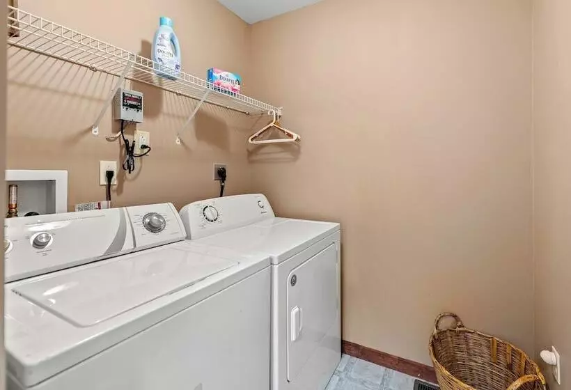 The Great Escape By Avantstay Game Room, Hot Tub