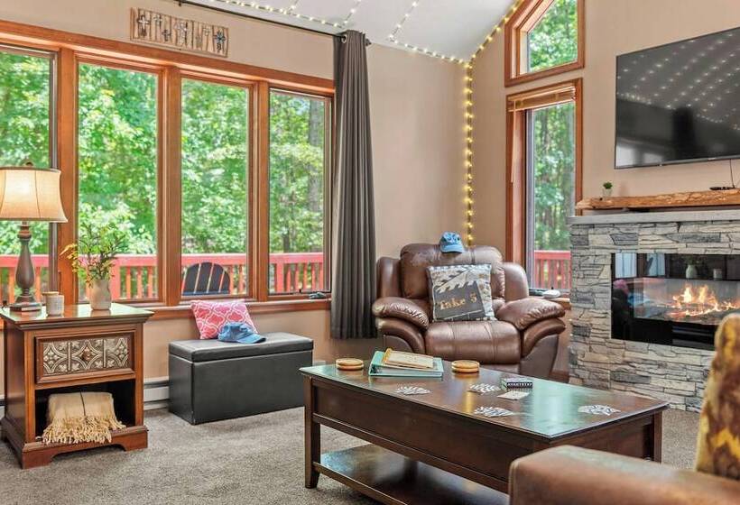 The Great Escape By Avantstay Game Room, Hot Tub