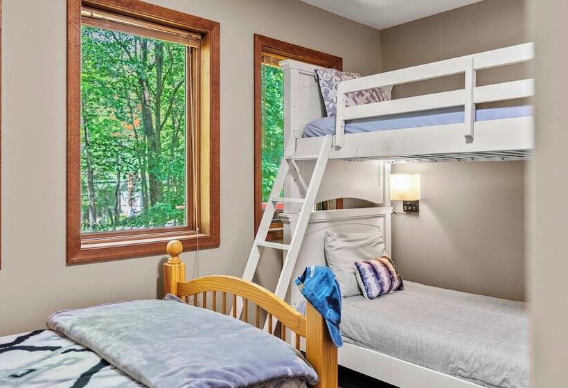 The Great Escape By Avantstay Game Room, Hot Tub