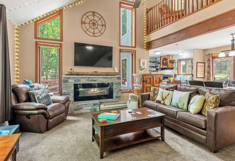 The Great Escape By Avantstay Game Room, Hot Tub