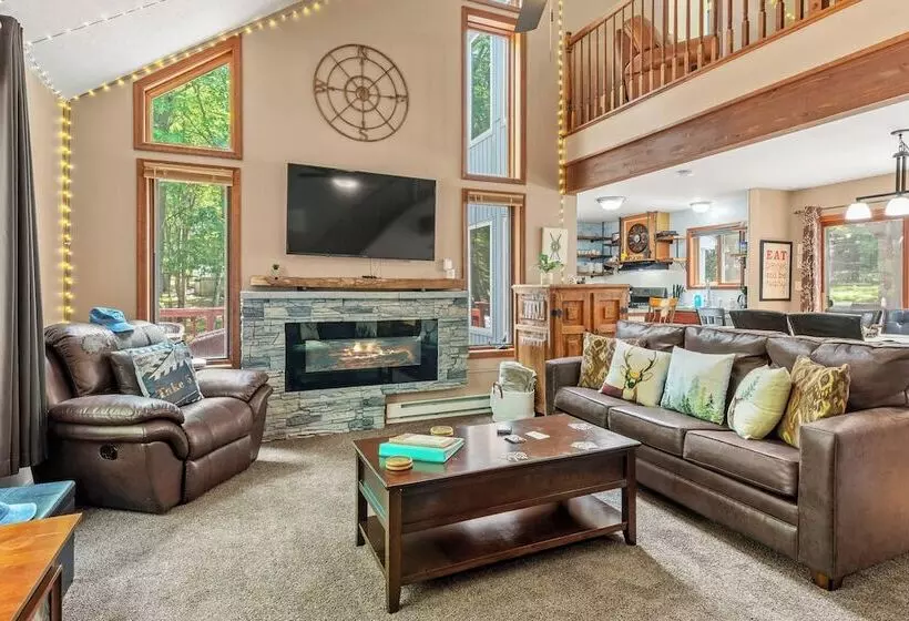 The Great Escape By Avantstay Game Room, Hot Tub