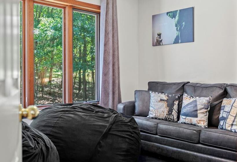 The Great Escape By Avantstay Game Room, Hot Tub