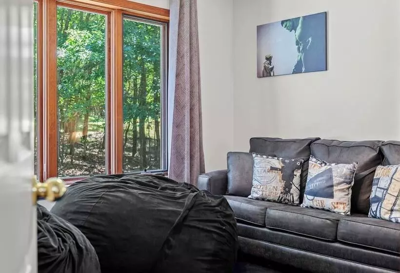 The Great Escape By Avantstay Game Room, Hot Tub