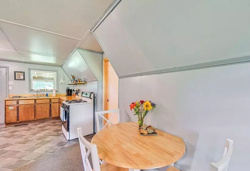 5 Mi To Cave Run Lake: Wellington Cabin W/ Deck!