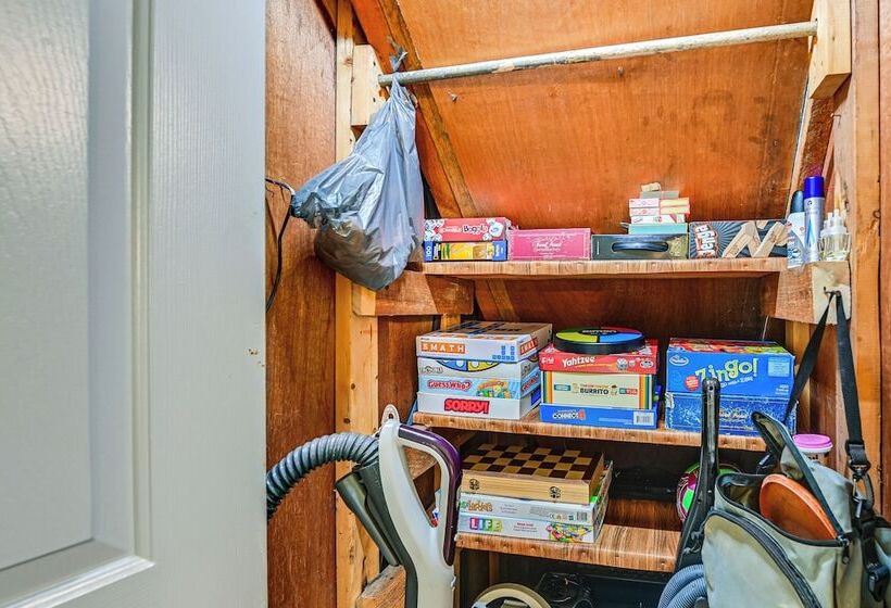 5 Mi To Cave Run Lake: Wellington Cabin W/ Deck!