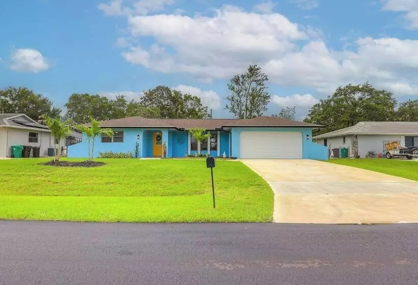 Beachy Port St Lucie Home W/ Hot Tub & Fire Pit!