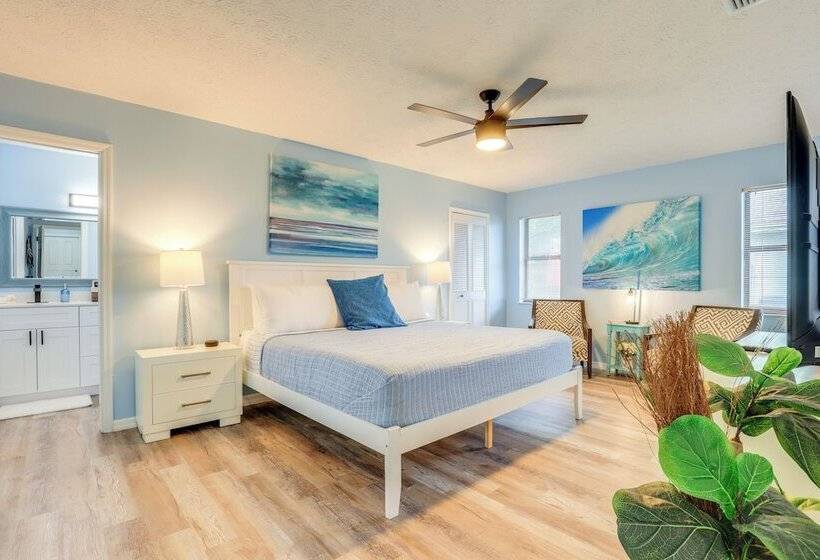 Beachy Port St Lucie Home W/ Hot Tub & Fire Pit!