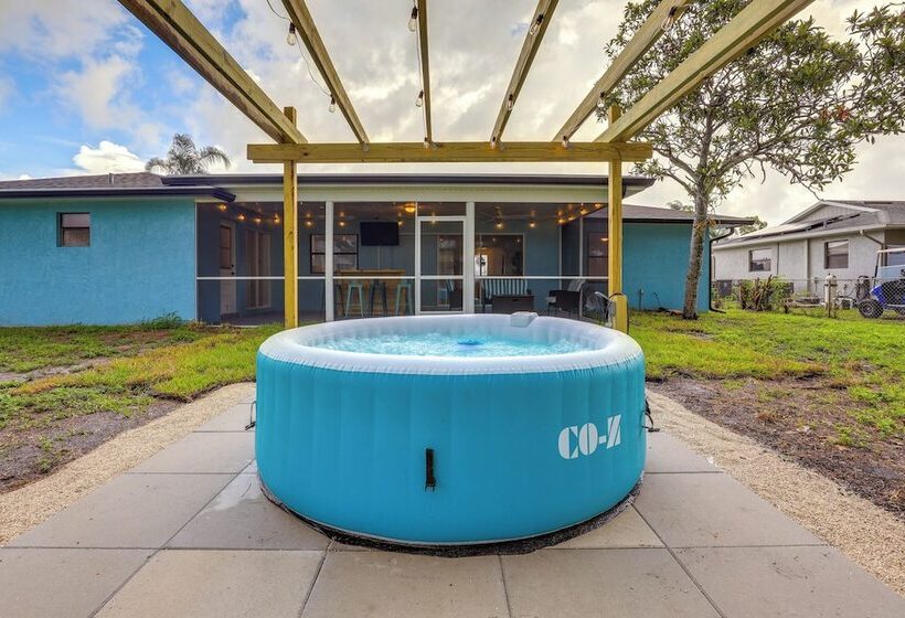 Beachy Port St Lucie Home W/ Hot Tub & Fire Pit!