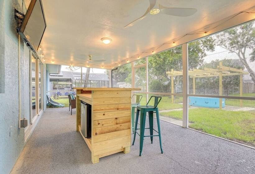 Beachy Port St Lucie Home W/ Hot Tub & Fire Pit!