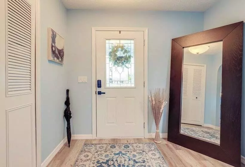 Beachy Port St Lucie Home W/ Hot Tub & Fire Pit!
