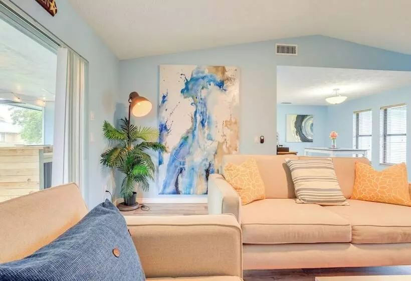 Beachy Port St Lucie Home W/ Hot Tub & Fire Pit!