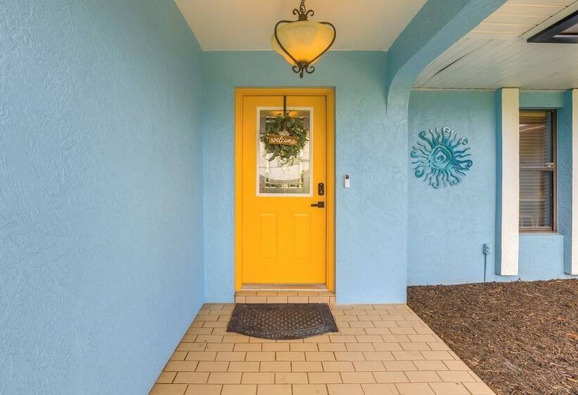 Beachy Port St Lucie Home W/ Hot Tub & Fire Pit!