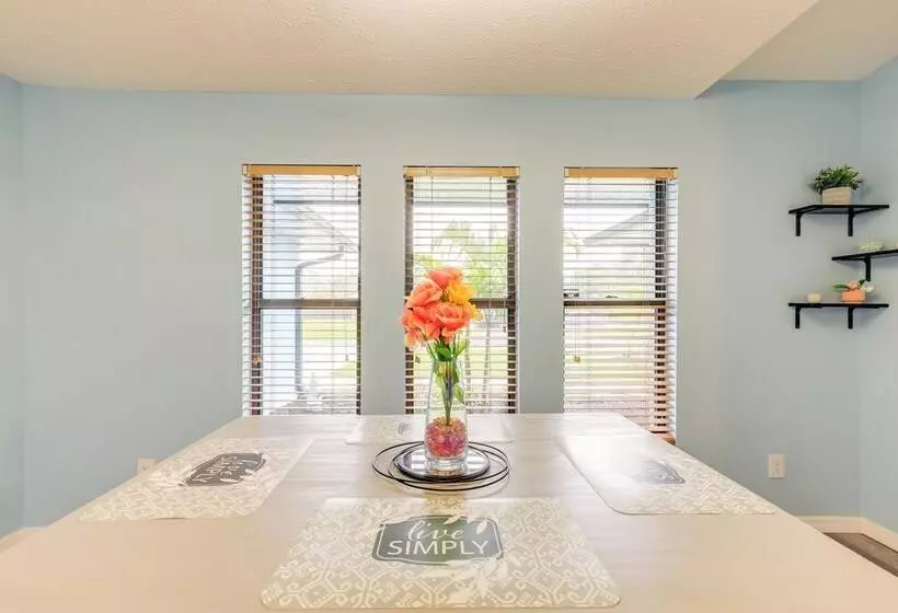 Beachy Port St Lucie Home W/ Hot Tub & Fire Pit!