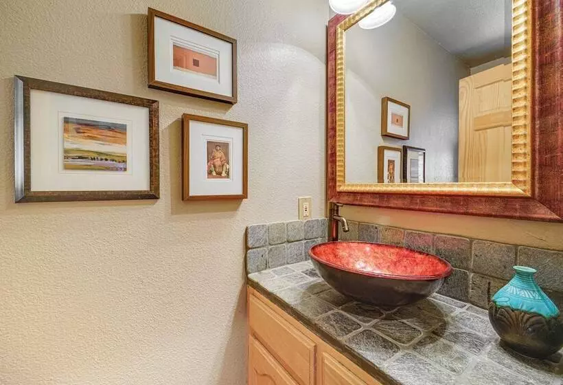 Close To Ski Slopes: Tahoe Ski Chalet W/ Fireplace