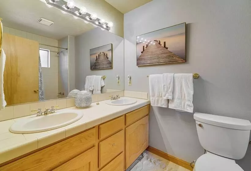 Close To Ski Slopes: Tahoe Ski Chalet W/ Fireplace