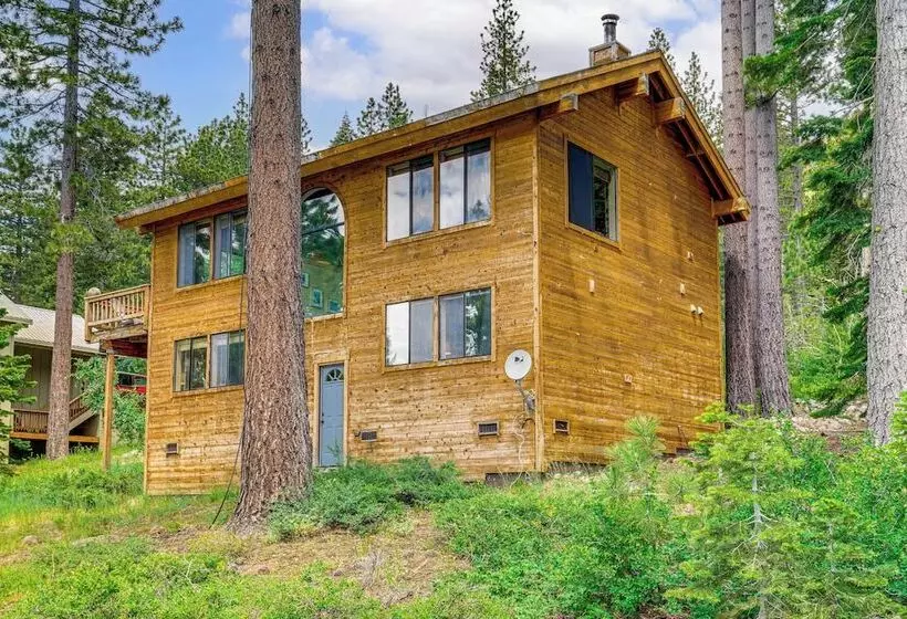 Close To Ski Slopes: Tahoe Ski Chalet W/ Fireplace