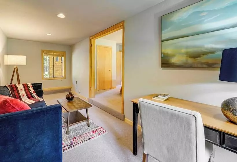 Close To Ski Slopes: Tahoe Ski Chalet W/ Fireplace