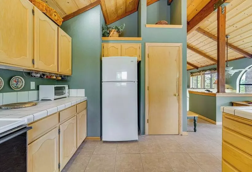 Close To Ski Slopes: Tahoe Ski Chalet W/ Fireplace
