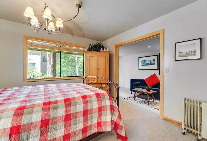 Close To Ski Slopes: Tahoe Ski Chalet W/ Fireplace