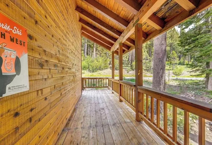 Close To Ski Slopes: Tahoe Ski Chalet W/ Fireplace