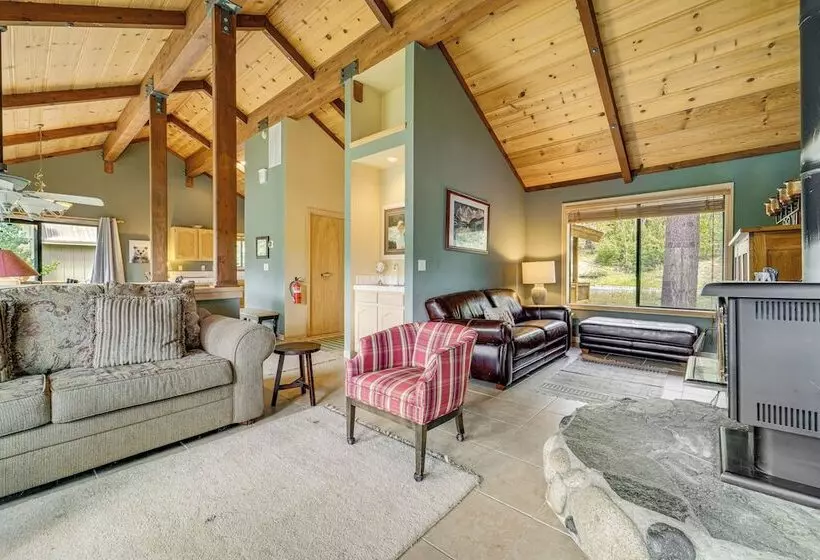 Close To Ski Slopes: Tahoe Ski Chalet W/ Fireplace