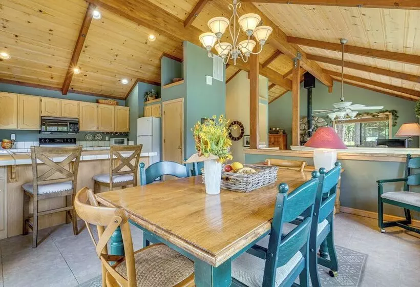 Close To Ski Slopes: Tahoe Ski Chalet W/ Fireplace