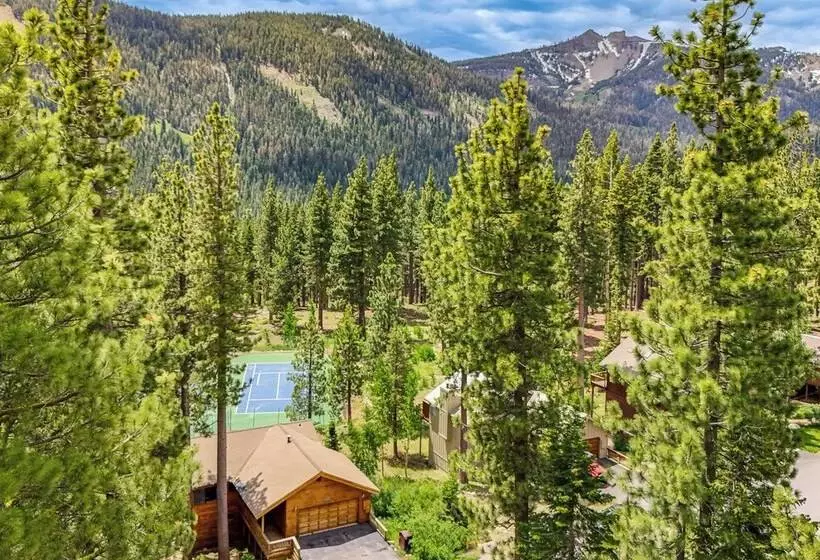 Close To Ski Slopes: Tahoe Ski Chalet W/ Fireplace