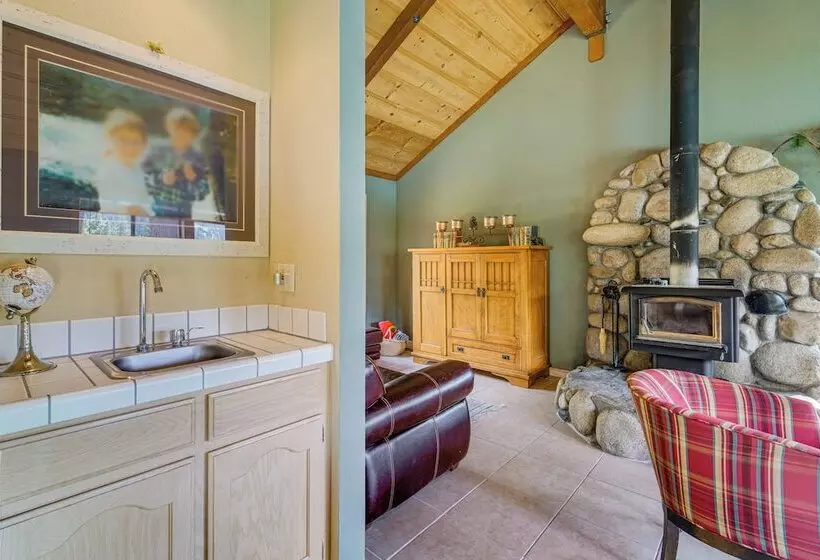 Close To Ski Slopes: Tahoe Ski Chalet W/ Fireplace