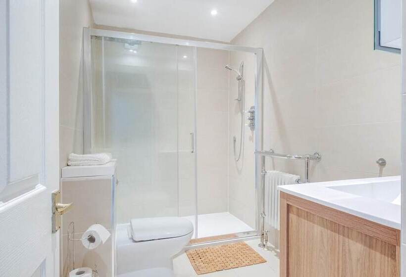 Charming Reigate Cottage Retreat