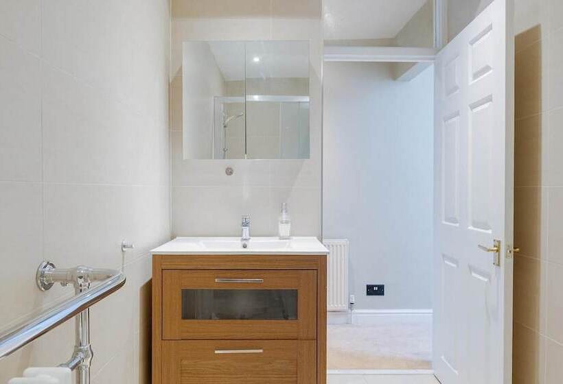 Charming Reigate Cottage Retreat