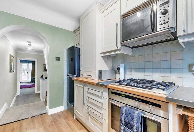 Charming Reigate Cottage Retreat