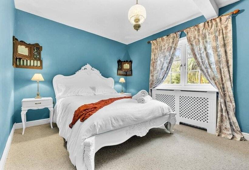 Charming Reigate Cottage Retreat