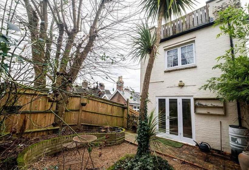 Charming Reigate Cottage Retreat