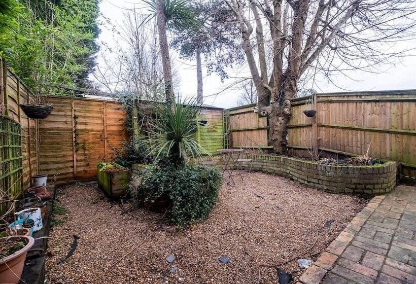 Charming Reigate Cottage Retreat