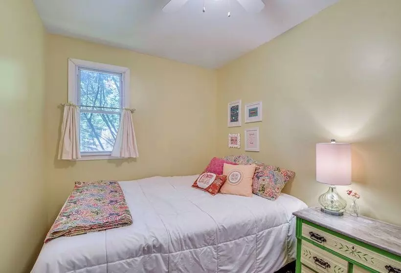 Charming Wolcott Cottage W/ Fire Pit & Mini Dock