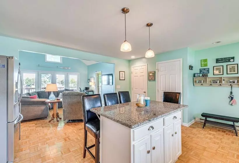 Charming Wolcott Cottage W/ Fire Pit & Mini Dock