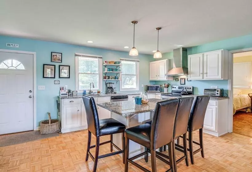 Charming Wolcott Cottage W/ Fire Pit & Mini Dock