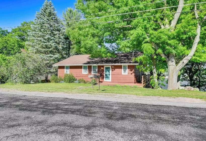 Charming Wolcott Cottage W/ Fire Pit & Mini Dock