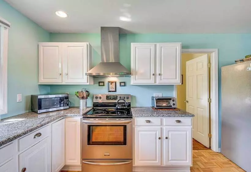 Charming Wolcott Cottage W/ Fire Pit & Mini Dock