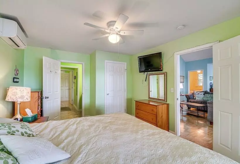 Charming Wolcott Cottage W/ Fire Pit & Mini Dock