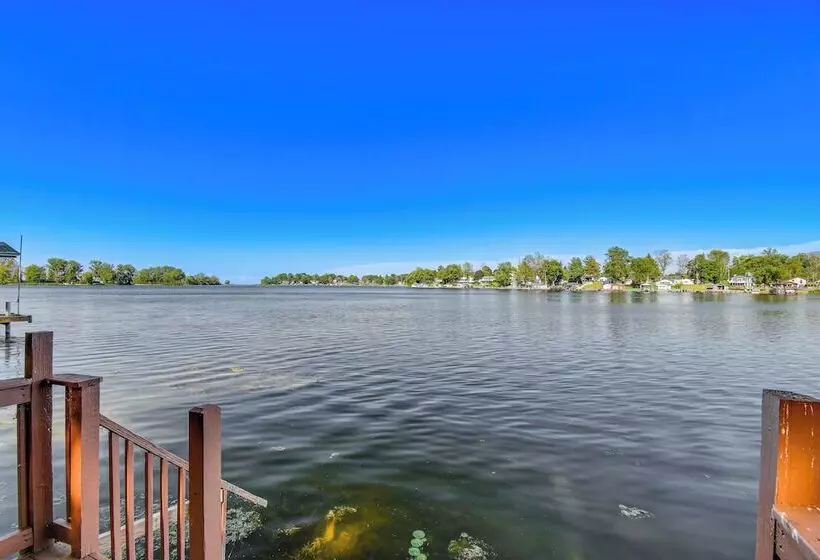 Charming Wolcott Cottage W/ Fire Pit & Mini Dock