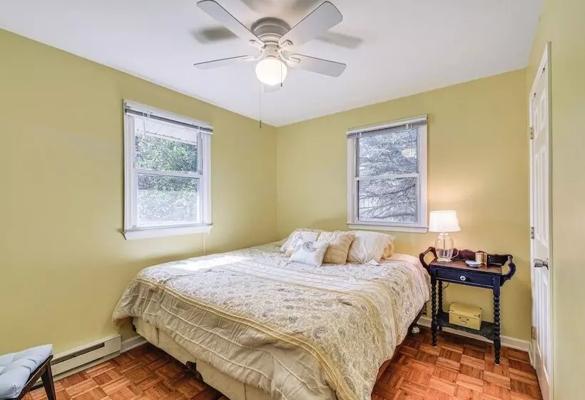 Charming Wolcott Cottage W/ Fire Pit & Mini Dock