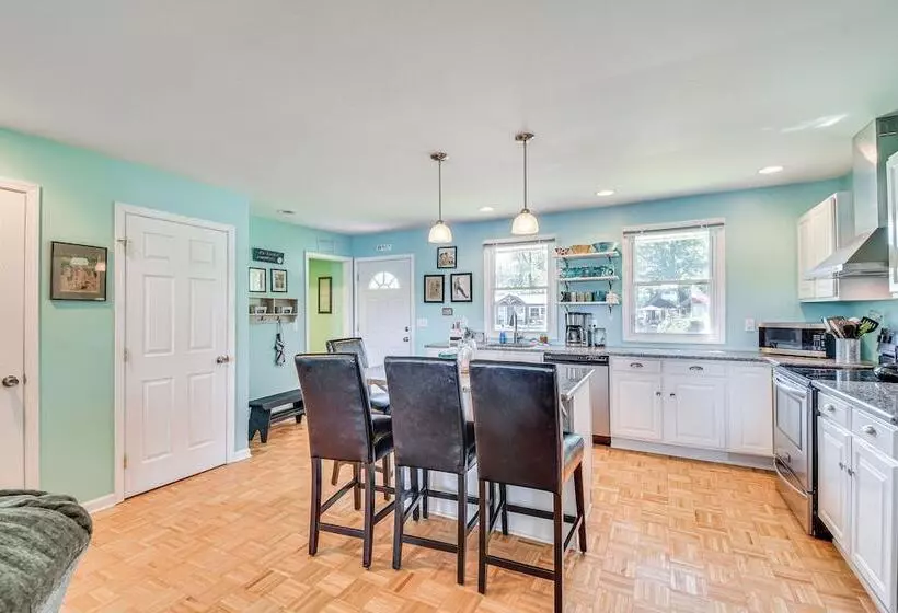 Charming Wolcott Cottage W/ Fire Pit & Mini Dock