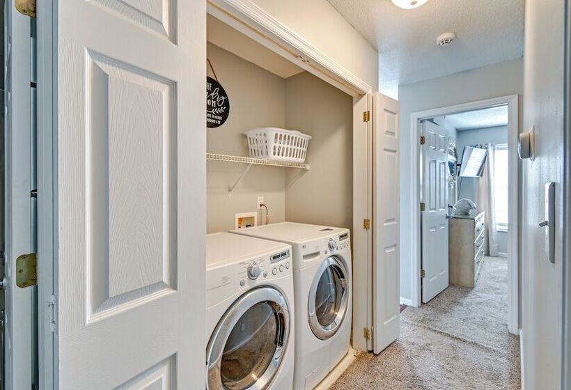 Convenient Hope Mills Home ~ 6 Mi To Fayetteville!