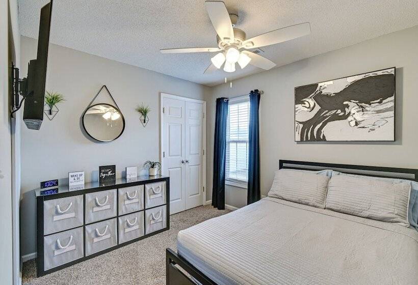 Convenient Hope Mills Home ~ 6 Mi To Fayetteville!