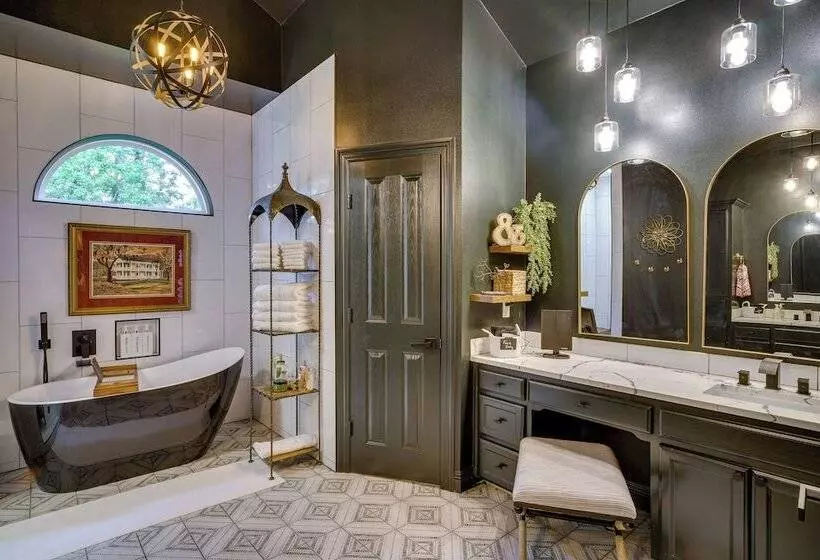 Elegant Baton Rouge Home W/ Yard ~ 3 Mi To Lsu!