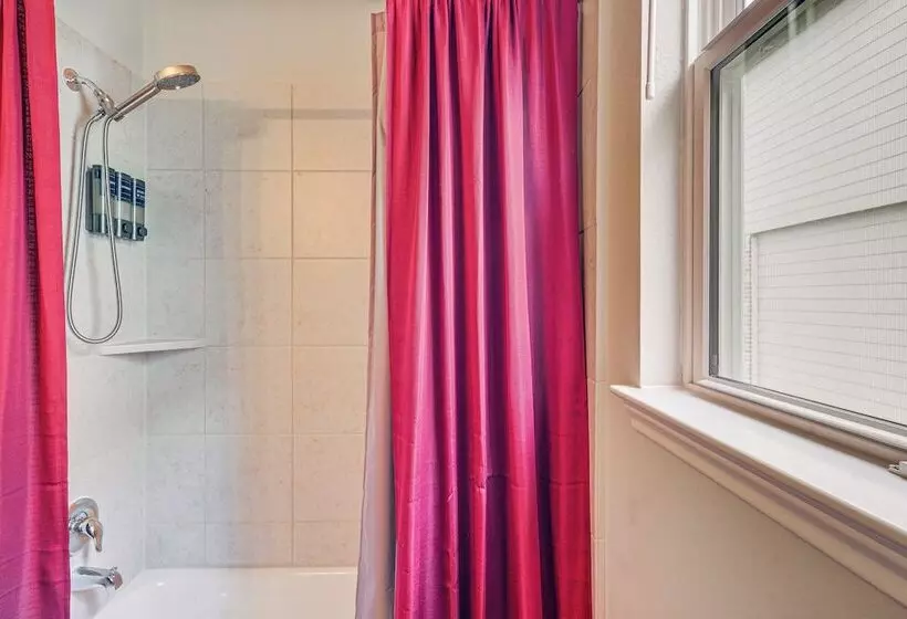 Walk To Brazos County Expo: Elegant Home W/ Grill!