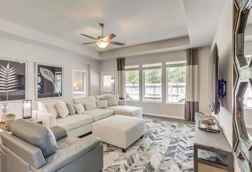 Walk To Brazos County Expo: Elegant Home W/ Grill!