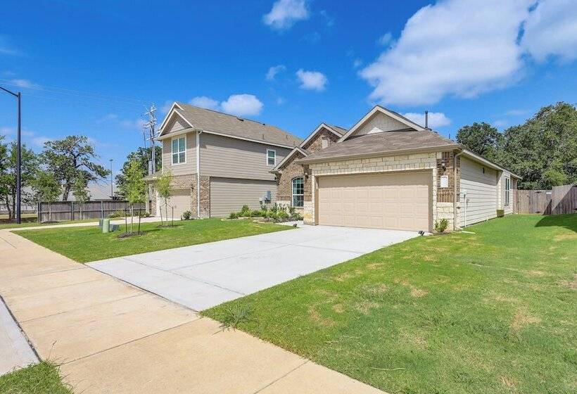 Walk To Brazos County Expo: Elegant Home W/ Grill!